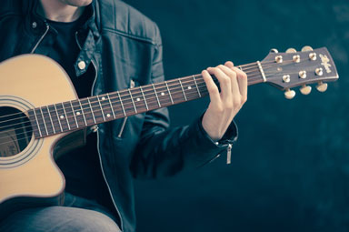 Уроки игры на гитаре для взрослых (от 16 лет)