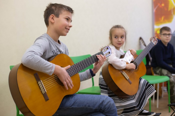 Уроки гитары для детей